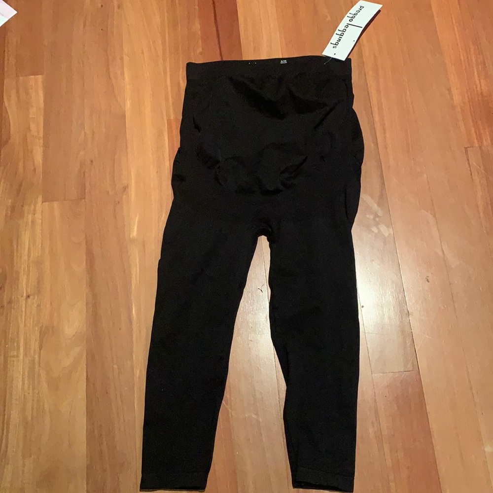 Preggo Legging Capris NWT